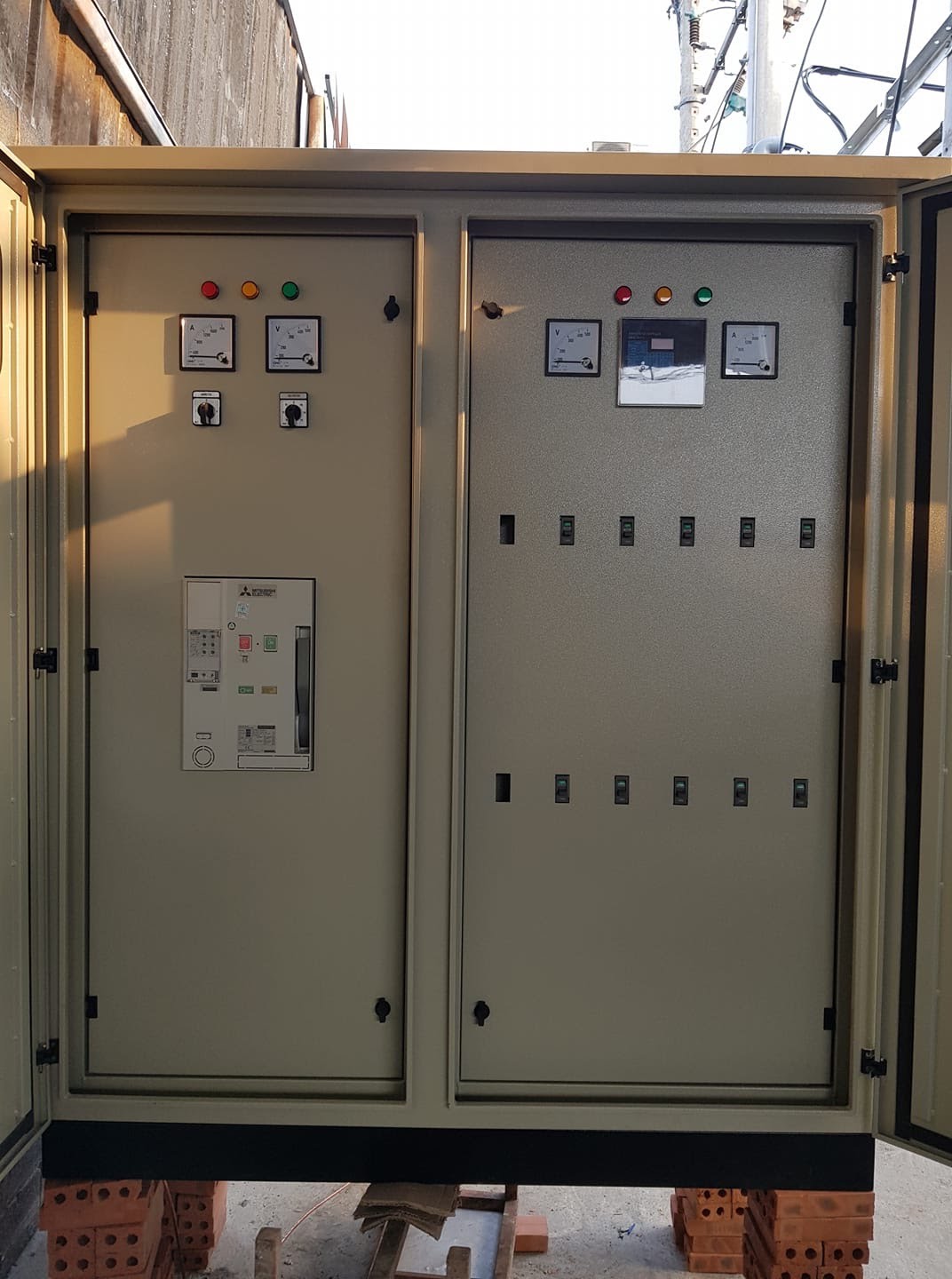 Tủ điện tổng - Tủ Bảng Điện Phương Nam - Công Ty TNHH Thiết Kế Chế Tạo Sản Xuất Phương Nam